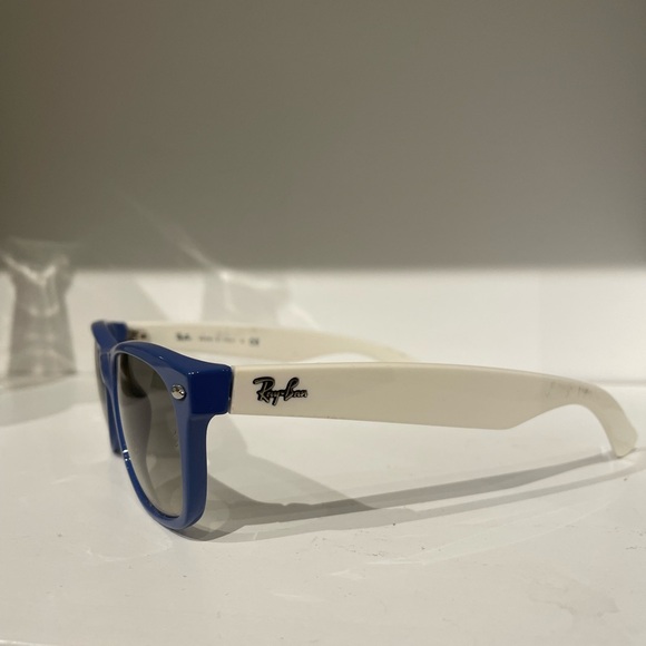 Ray-Ban Wayfarer Rare Y2K - Blue and White - Picture 3 of 8